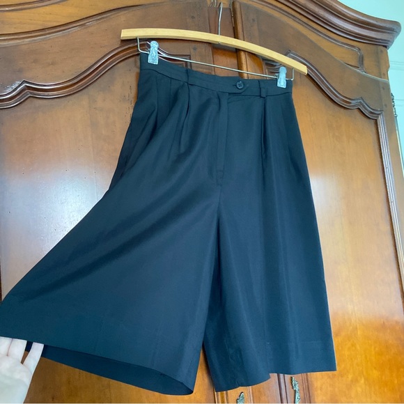 Vintage 100% Silk Black Bermuda Trouser Shorts | Size 2 - Picture 2 of 7